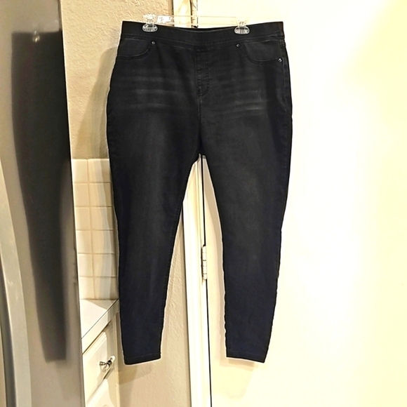 Amazon Distressed Black Pull on pants. Gently worn 1X - Picture 2 of 8